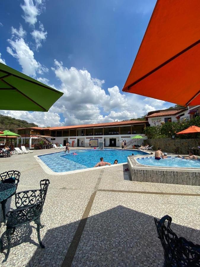 Hotel La Montana San Gil Extérieur photo